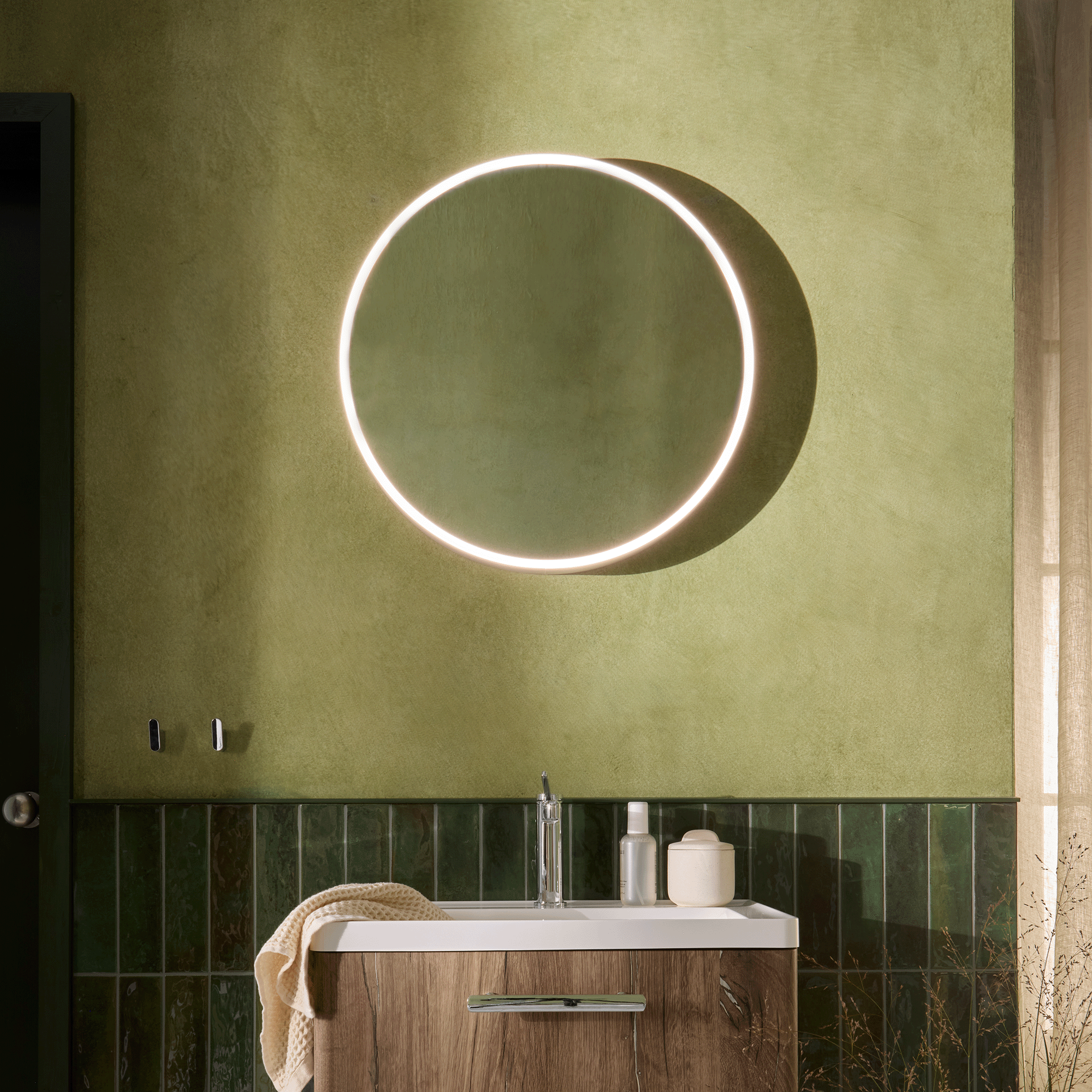 HiB Spirit Round Ghost Mirror