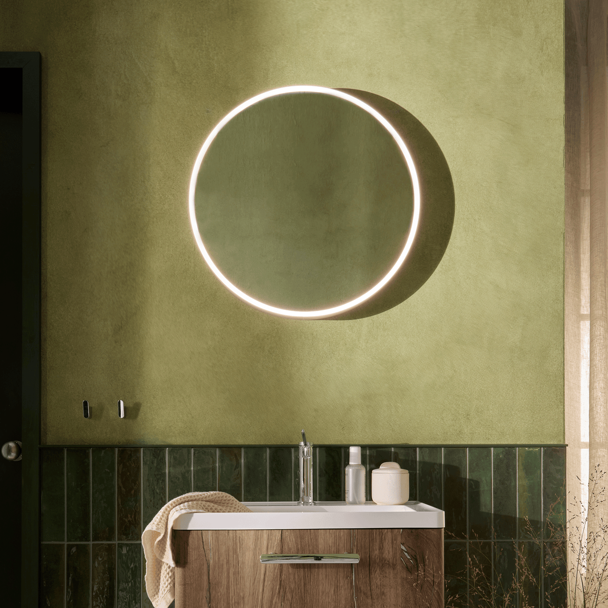 HiB Spirit Round Ghost Mirror