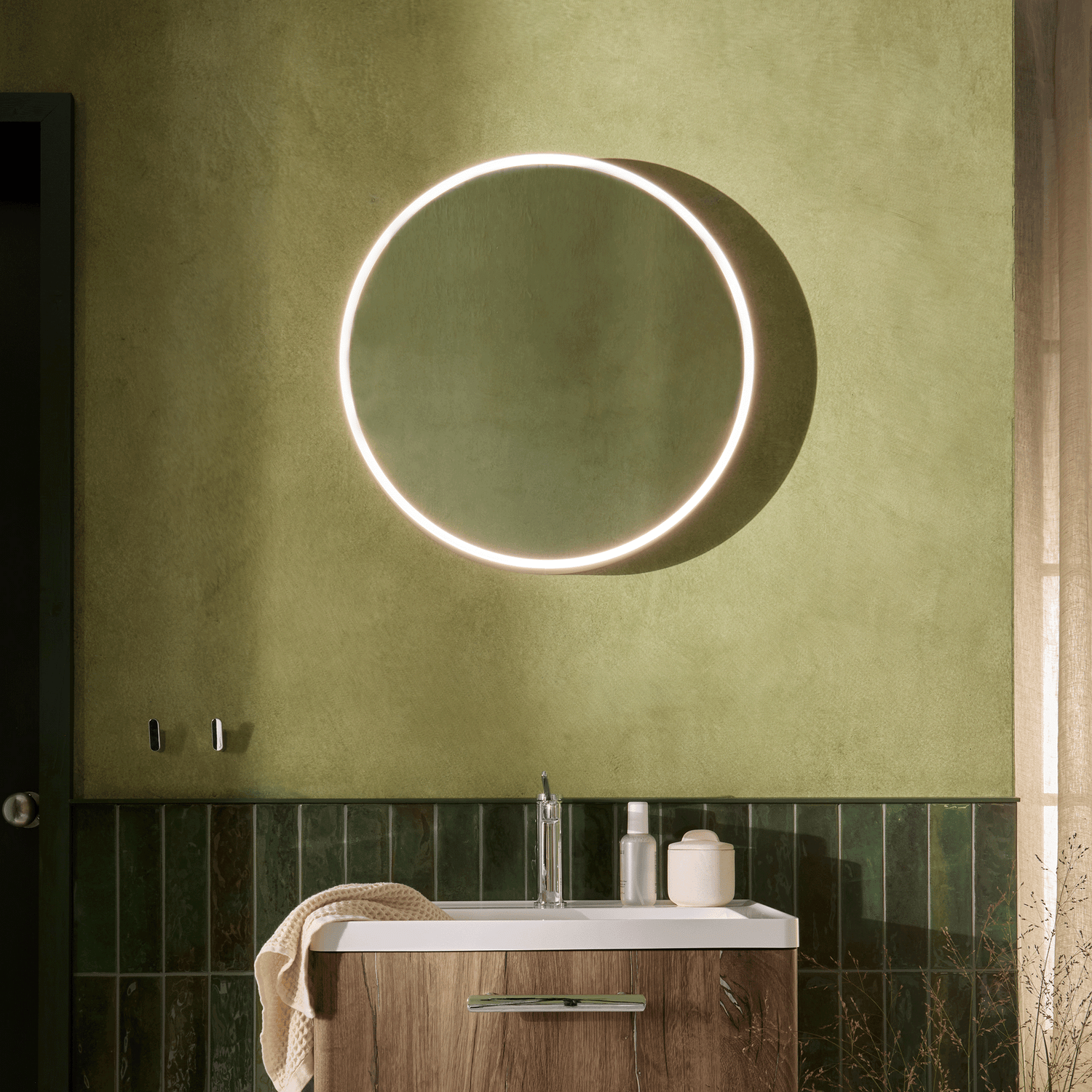 HiB Spirit Round Ghost Mirror